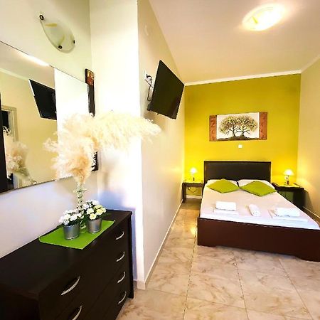 Elia Beach Modern Suites Flogita Esterno foto