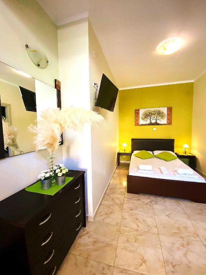 Elia Beach Modern Suites Flogita Esterno foto