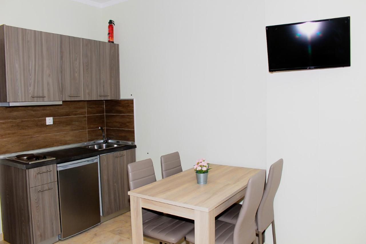 Elia Beach Modern Suites Flogita Esterno foto